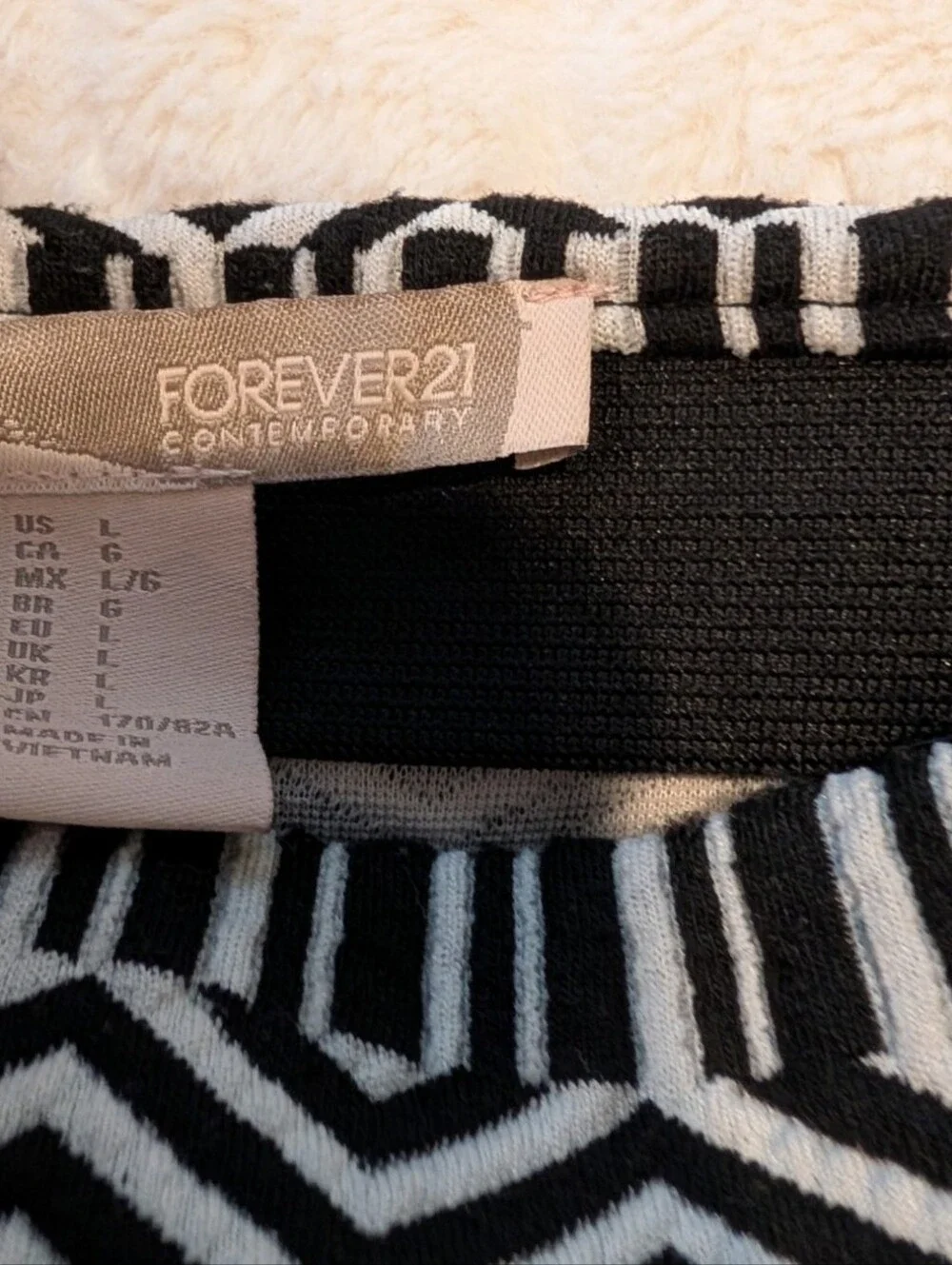 Forever 21 Black and White Geometric Pencil Skirt